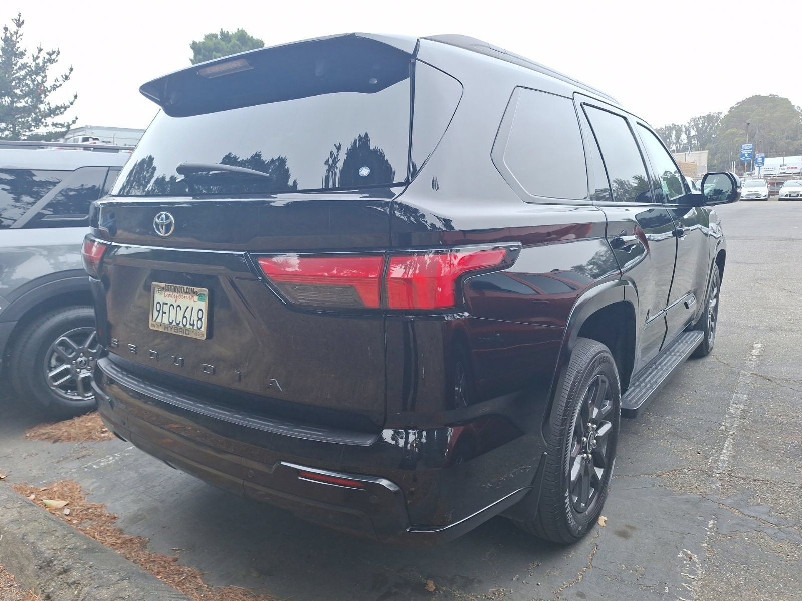 Used 2023 Toyota Sequoia Platinum AWD/4WD image 7