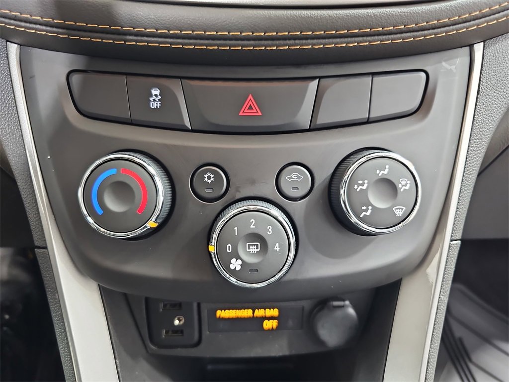 Certified 2022 Chevrolet Trax LT w/ LT Convenience Package image 28