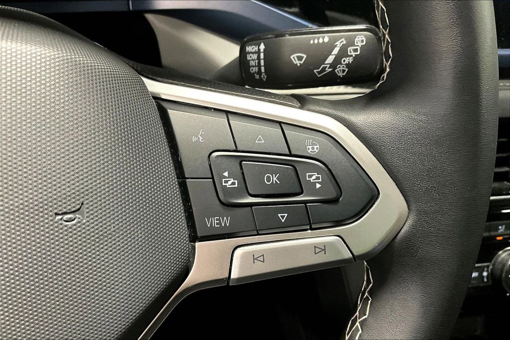 Used 2024 Volkswagen Taos SE image 24