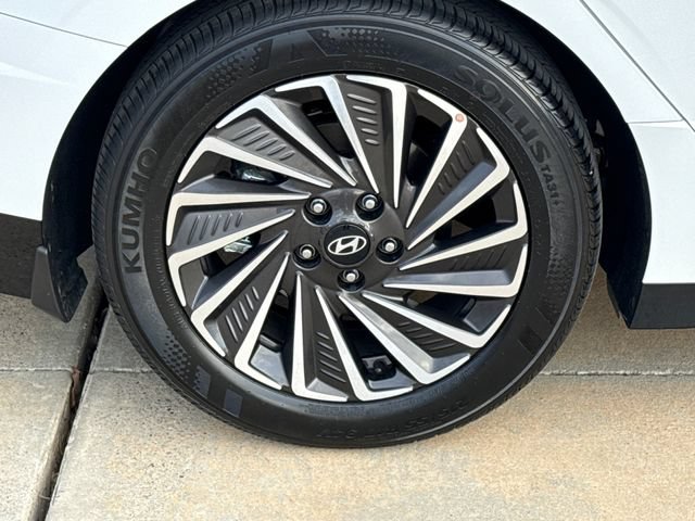 Used 2025 Hyundai Sonata Limited FWD image 9