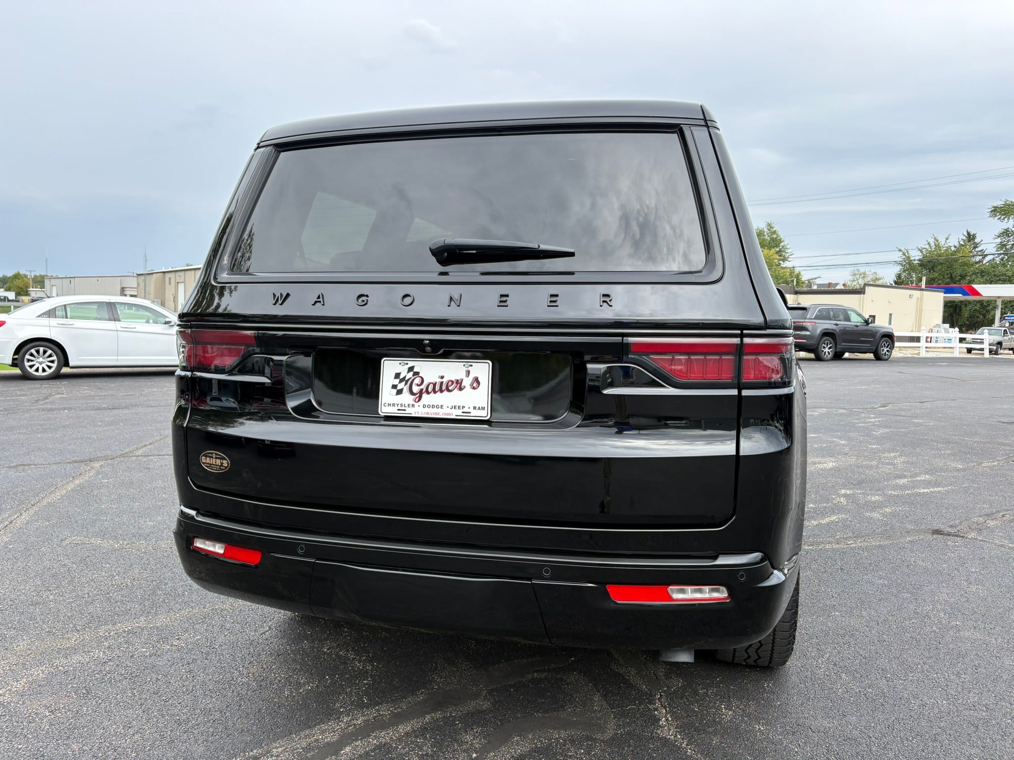 Used 2025 Jeep Wagoneer Series II AWD/4WD image 12