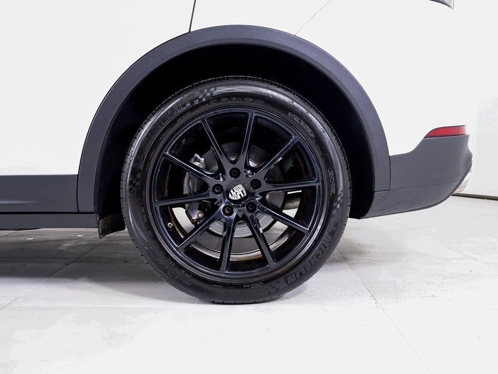 Used 2022 Porsche Cayenne image 24