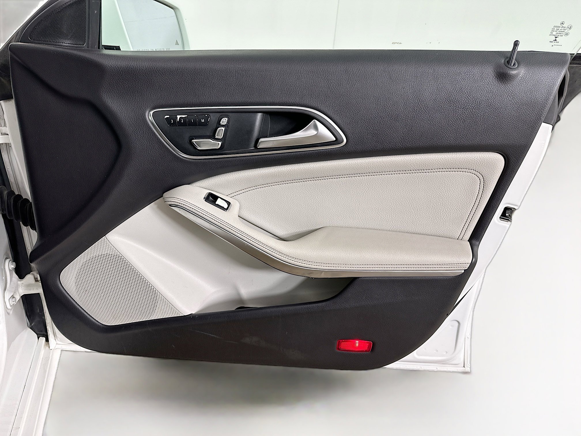 Used 2018 Mercedes-Benz CLA 250 image 33