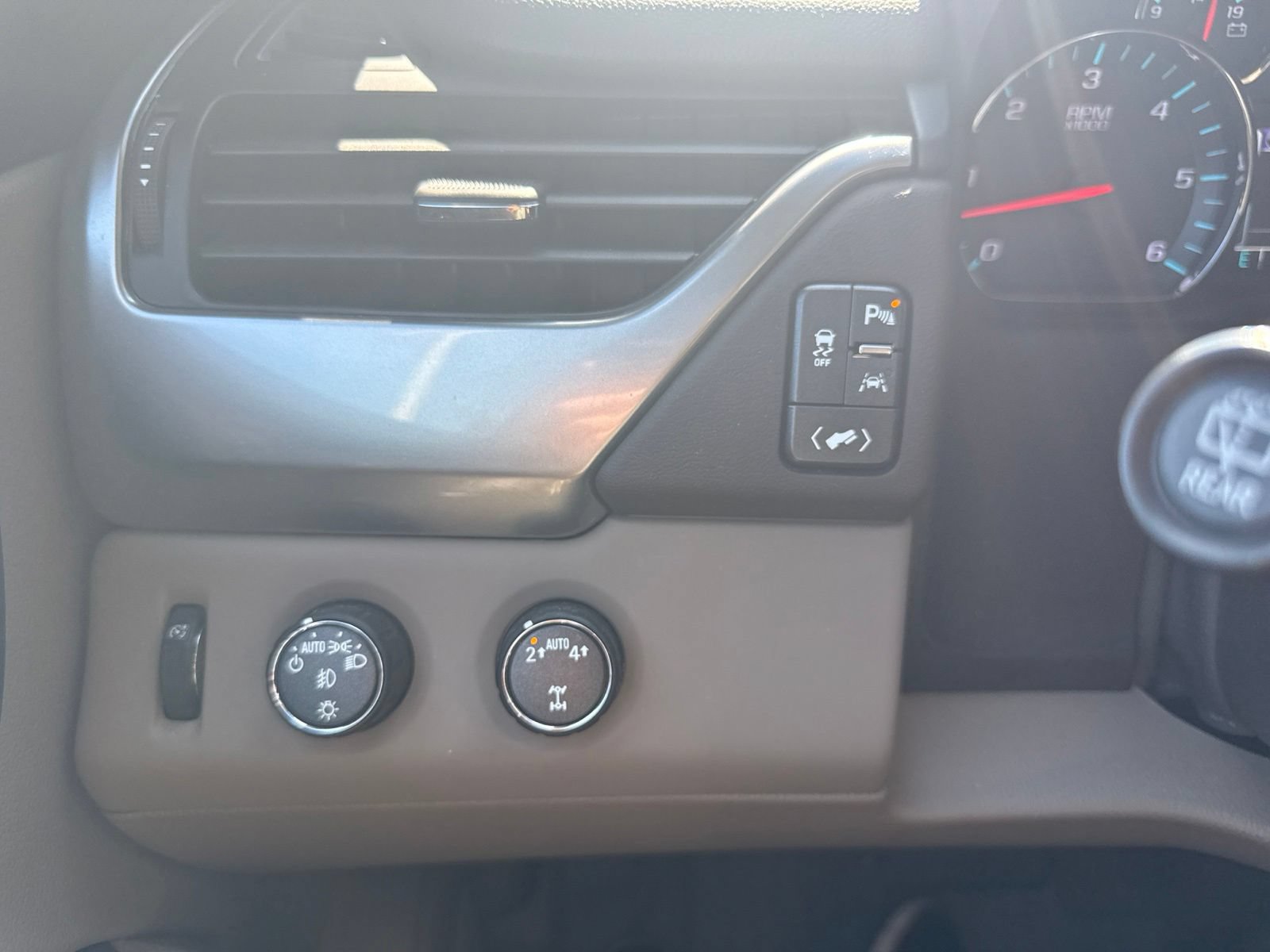 Used 2019 Chevrolet Tahoe LT w/ Luxury Package AWD/4WD image 41