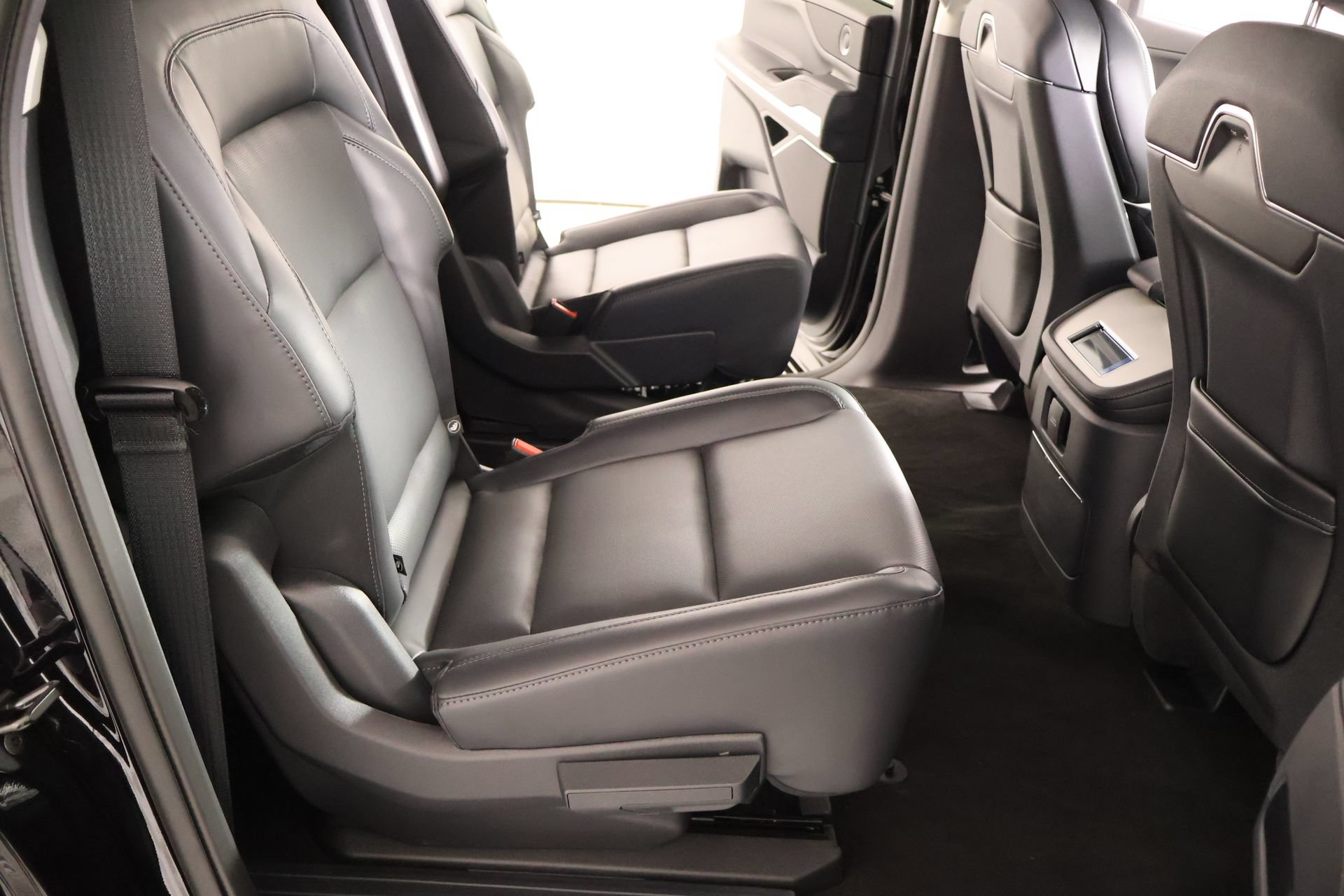 New 2026 Lincoln Navigator L Premier AWD/4WD image 16