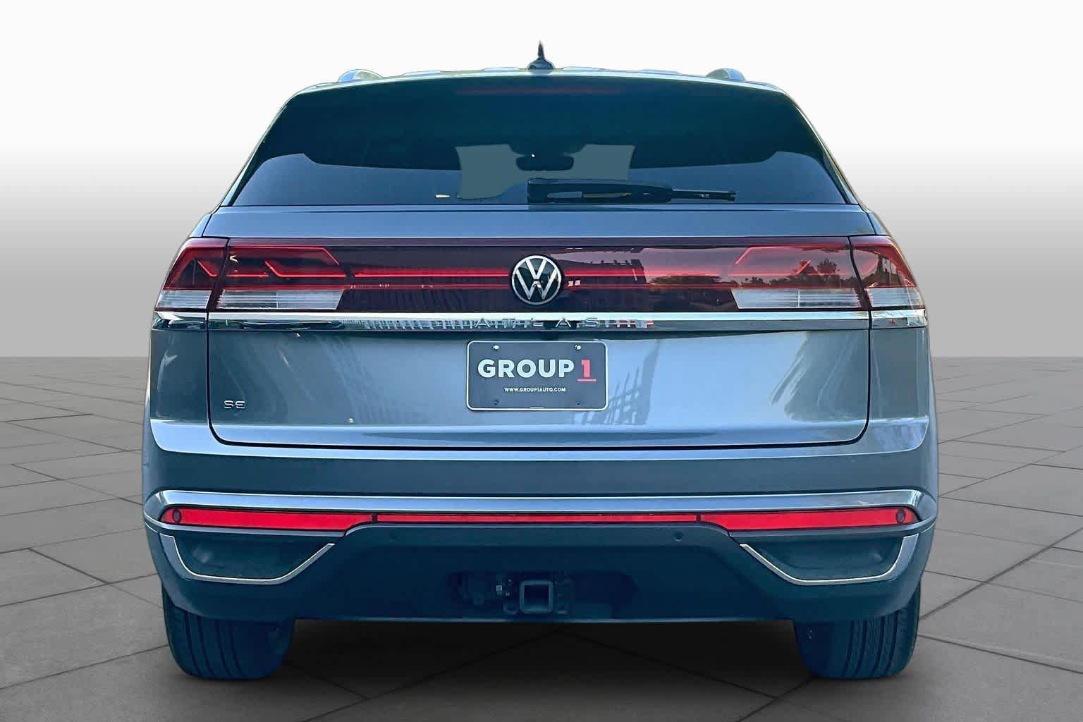 Used 2025 Volkswagen Atlas Cross Sport SE FWD image 5