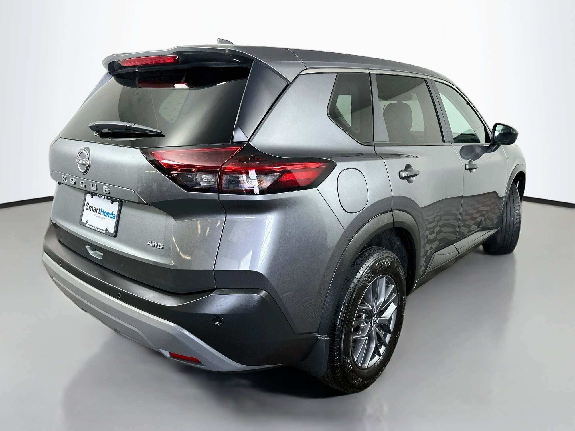 Used 2023 Nissan Rogue S AWD/4WD image 7