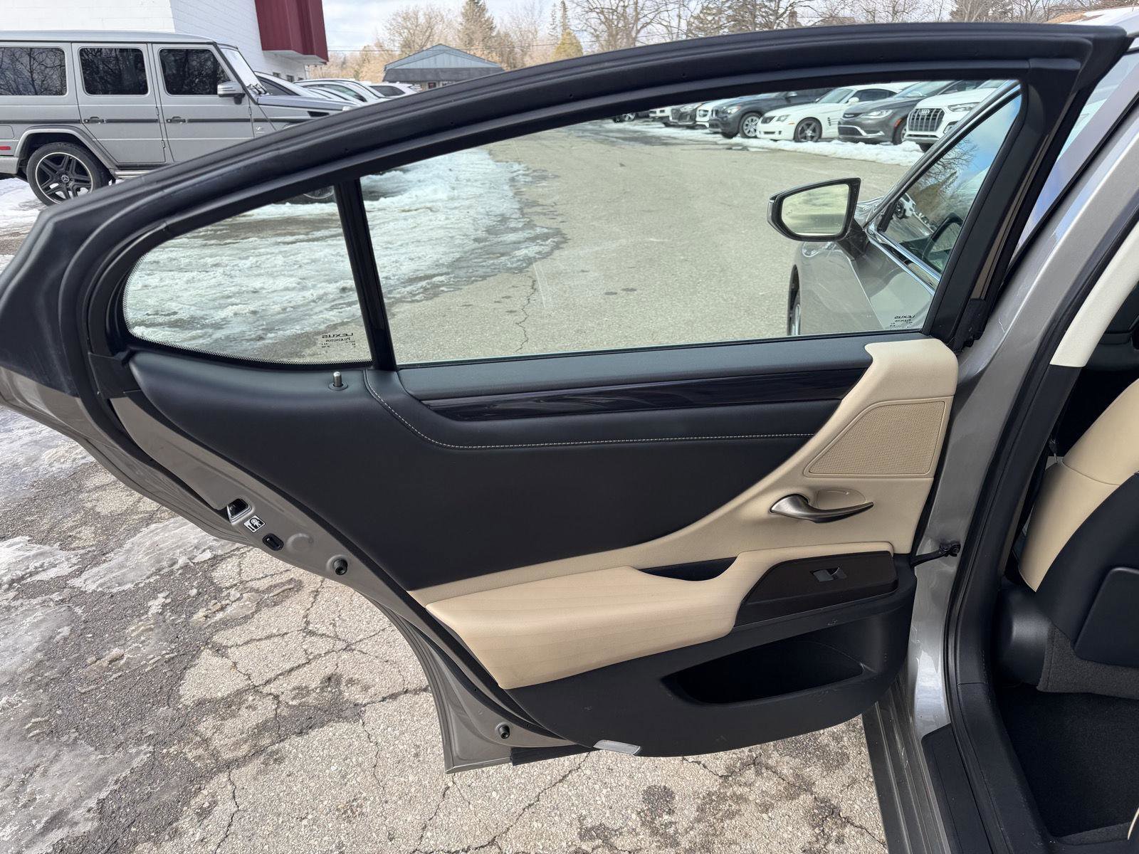 Used 2019 Lexus ES 350 w/ Accessory Package 2 image 19