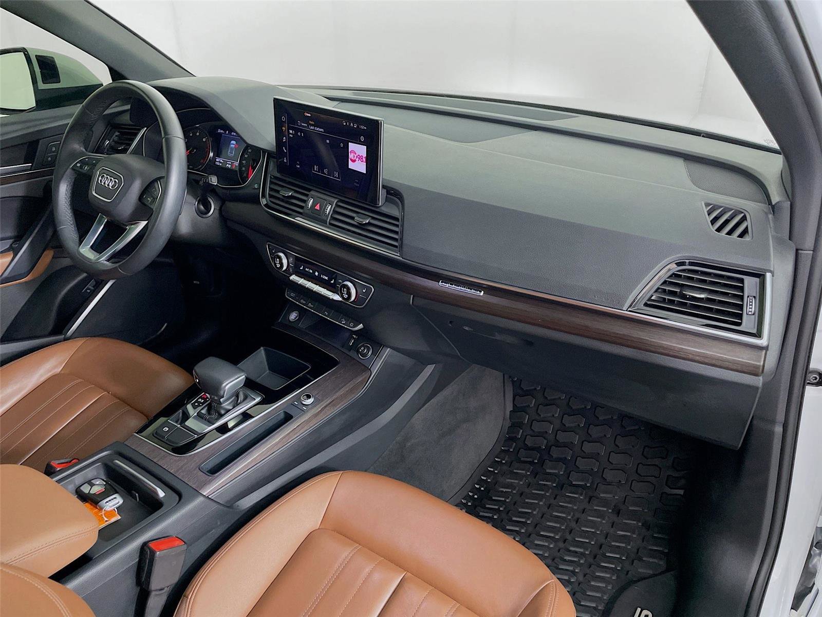 Used 2021 Audi Q5 Premium w/ Convenience Package image 31