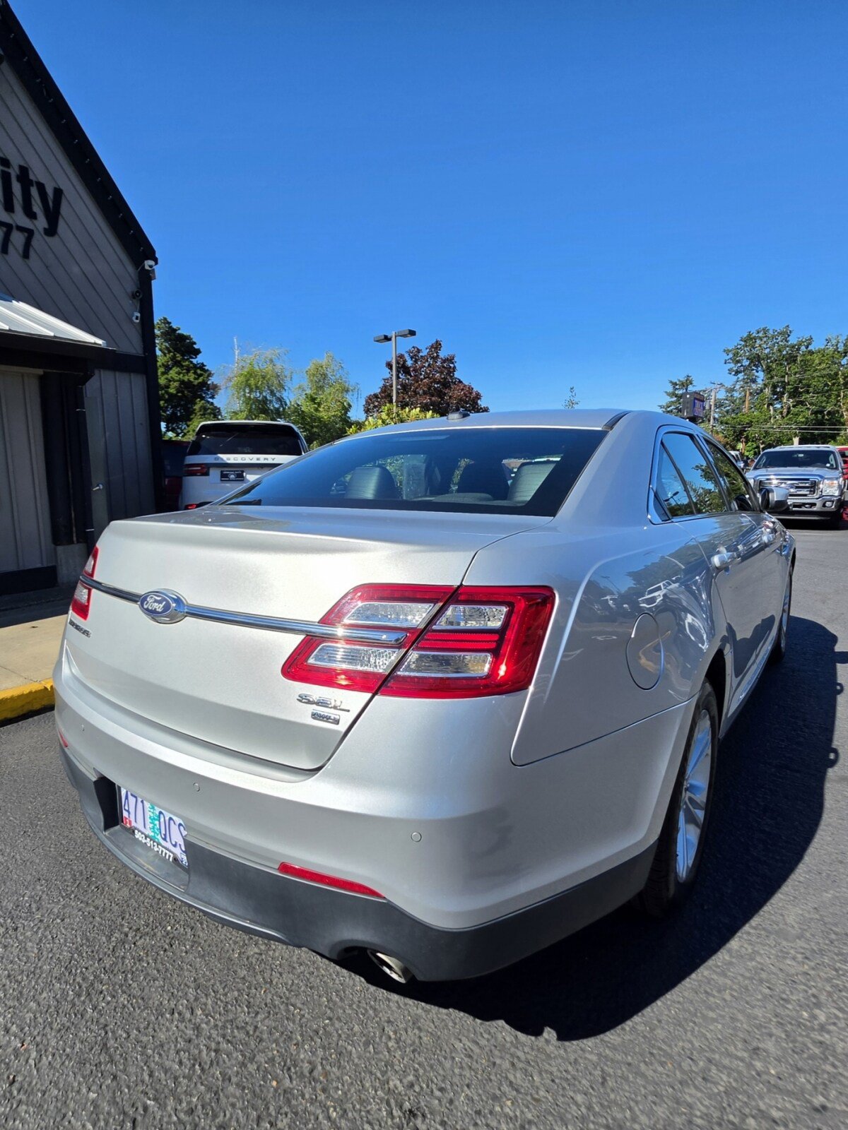 Used 2018 Ford Taurus SEL w/ Equipment Group 201A AWD/4WD image 4
