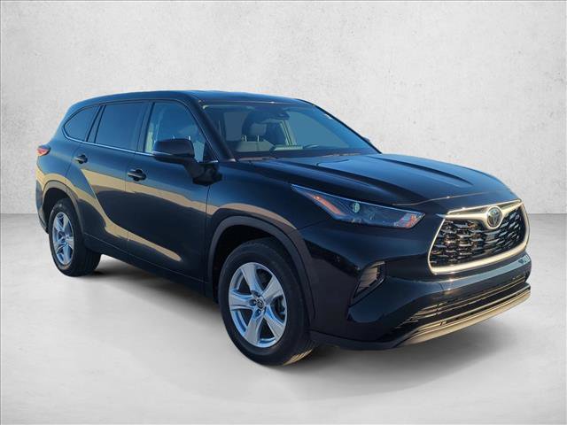 Used 2023 Toyota Highlander L FWD video 3