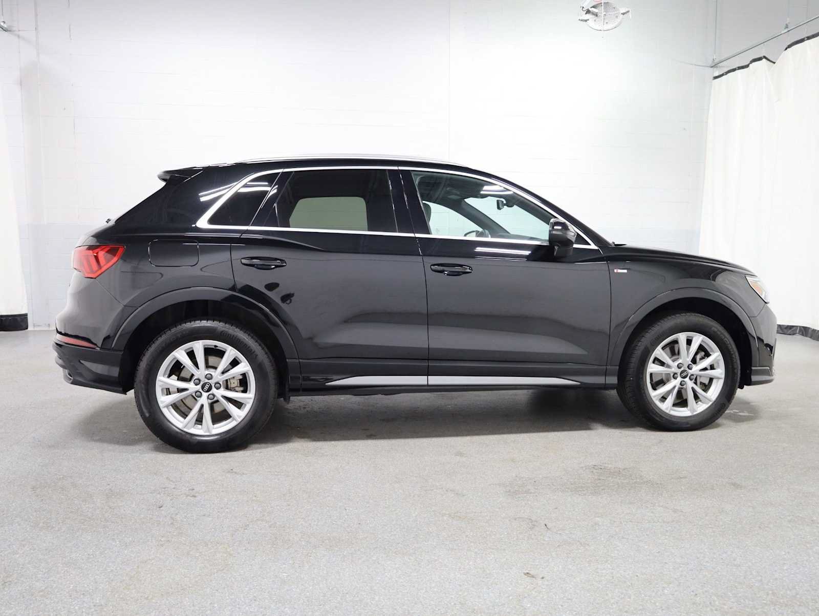 Certified 2025 Audi Q3 2.0T Premium w/ Convenience Package AWD/4WD image 10