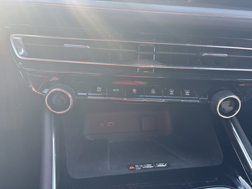 Certified 2025 Chevrolet Traverse LT image 14