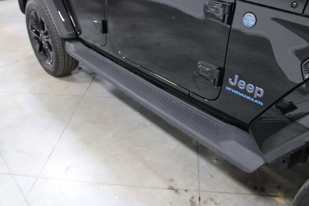 Used 2025 Jeep Wrangler Sahara 4xe image 14