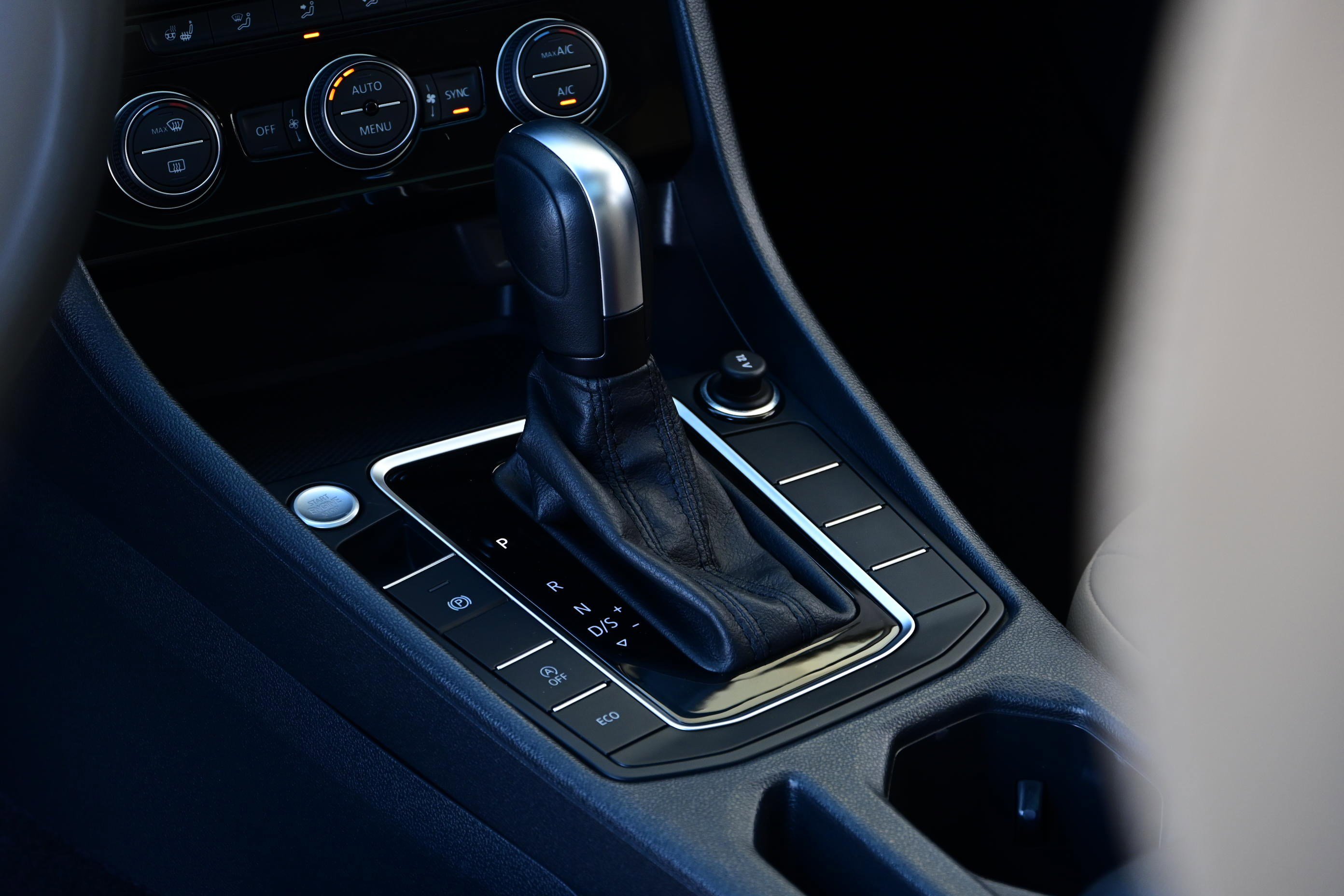 Used 2020 Volkswagen Jetta SE w/ SE Cold Weather Package image 20