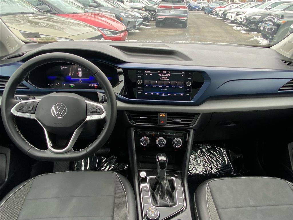 Used 2023 Volkswagen Taos SE w/ Panoramic Sunroof Package image 12