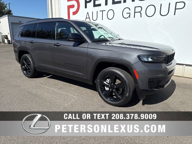 Used 2023 Jeep Grand Cherokee L Laredo image 1