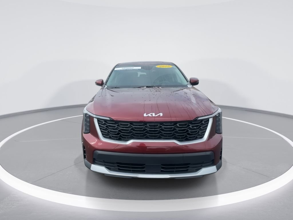 Used 2025 Kia Sorento LX image 3