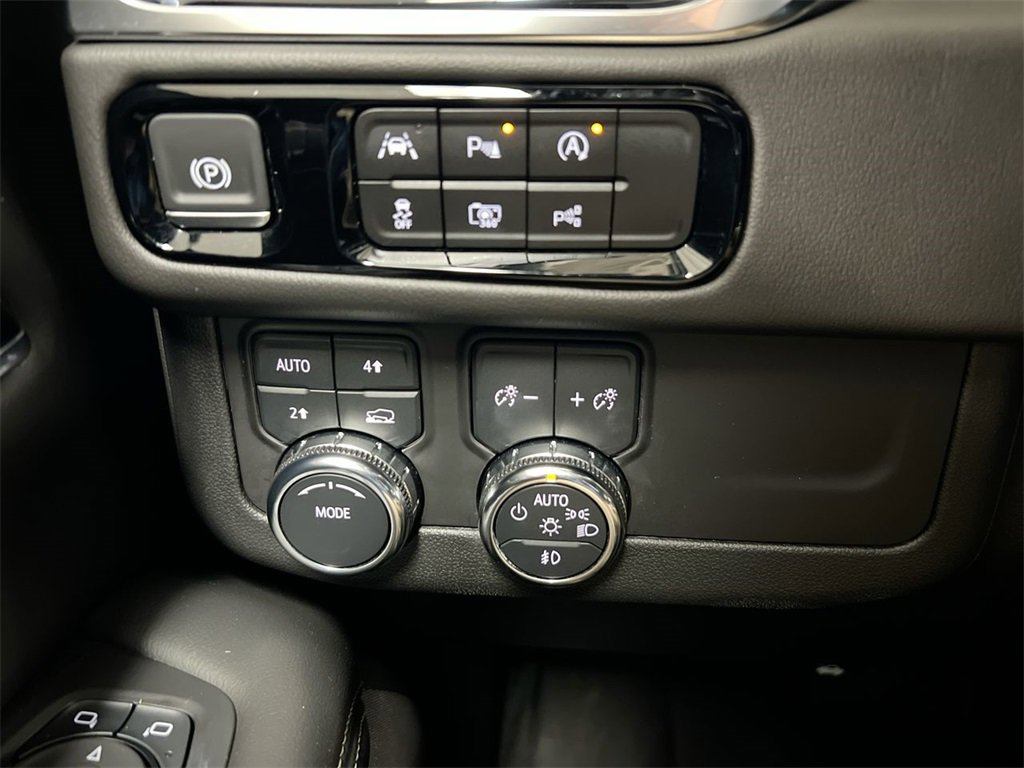 Used 2025 GMC Yukon Elevation w/ LPO, Floor Liner Package image 18