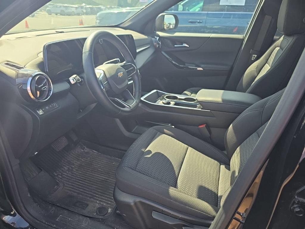 Used 2026 Chevrolet Equinox LT AWD/4WD image 14