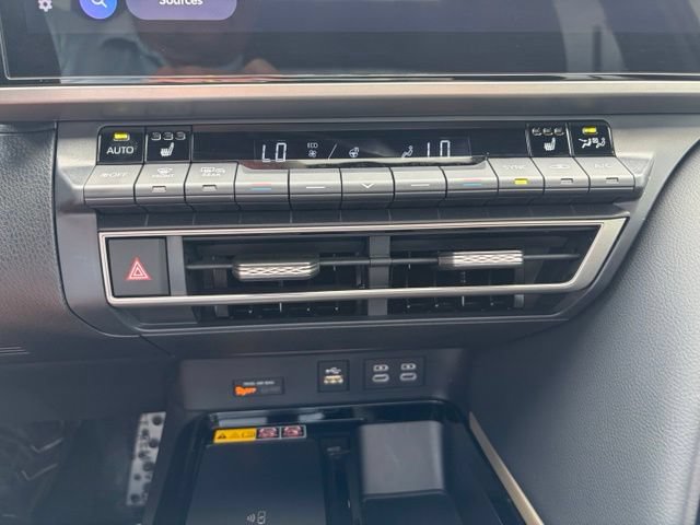 Used 2025 Toyota Camry XSE FWD image 23