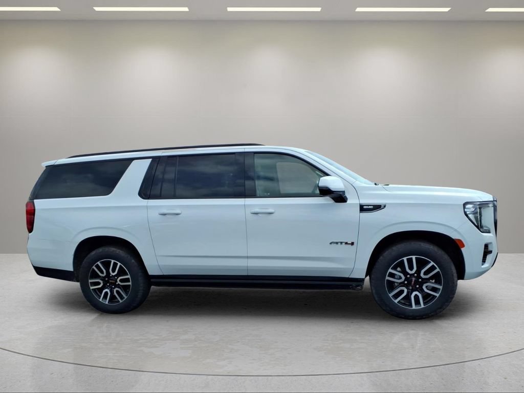 Used 2022 GMC Yukon XL AT4 AWD/4WD image 2