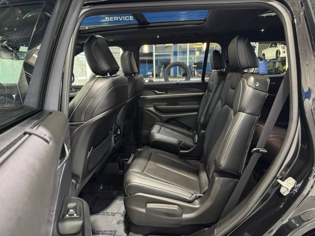 Used 2025 Jeep Grand Cherokee L Limited w/ Luxury Tech Group II AWD/4WD image 9