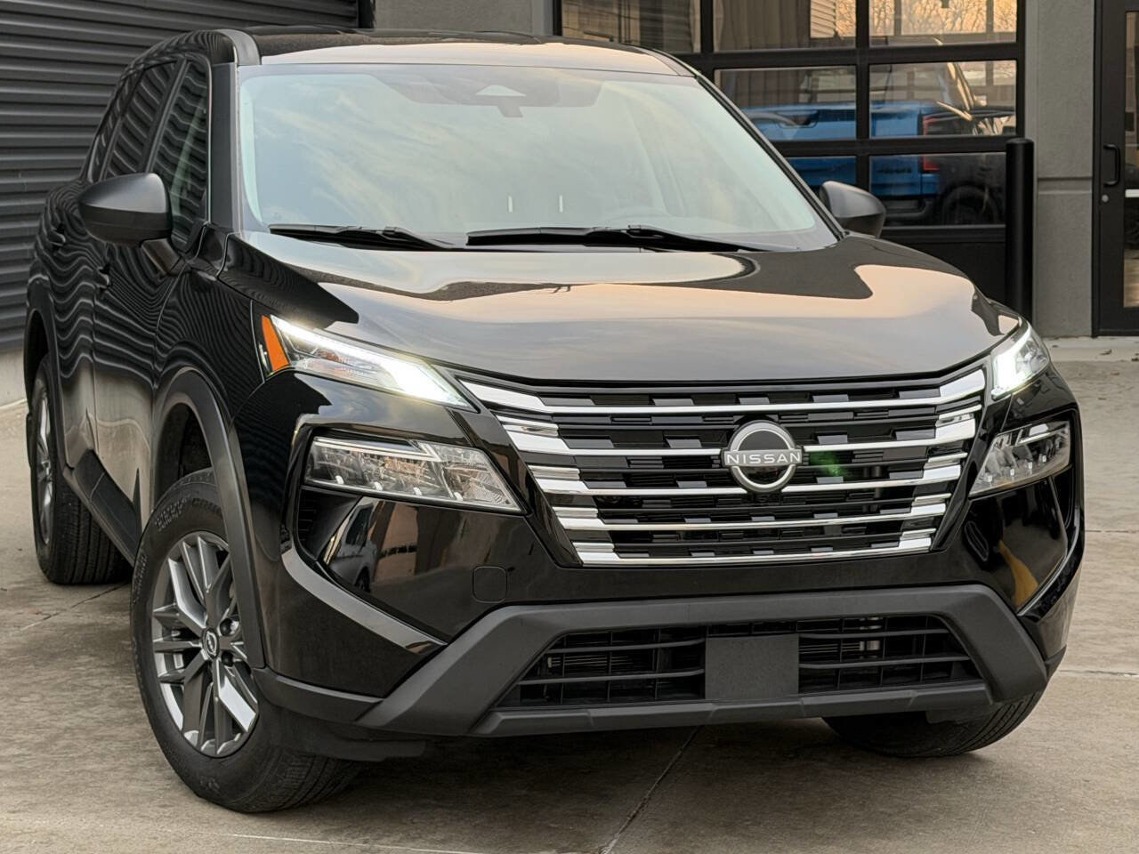 Used 2024 Nissan Rogue S image 5
