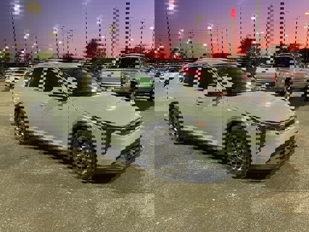 Used 2025 Kia K4 LXS image 3