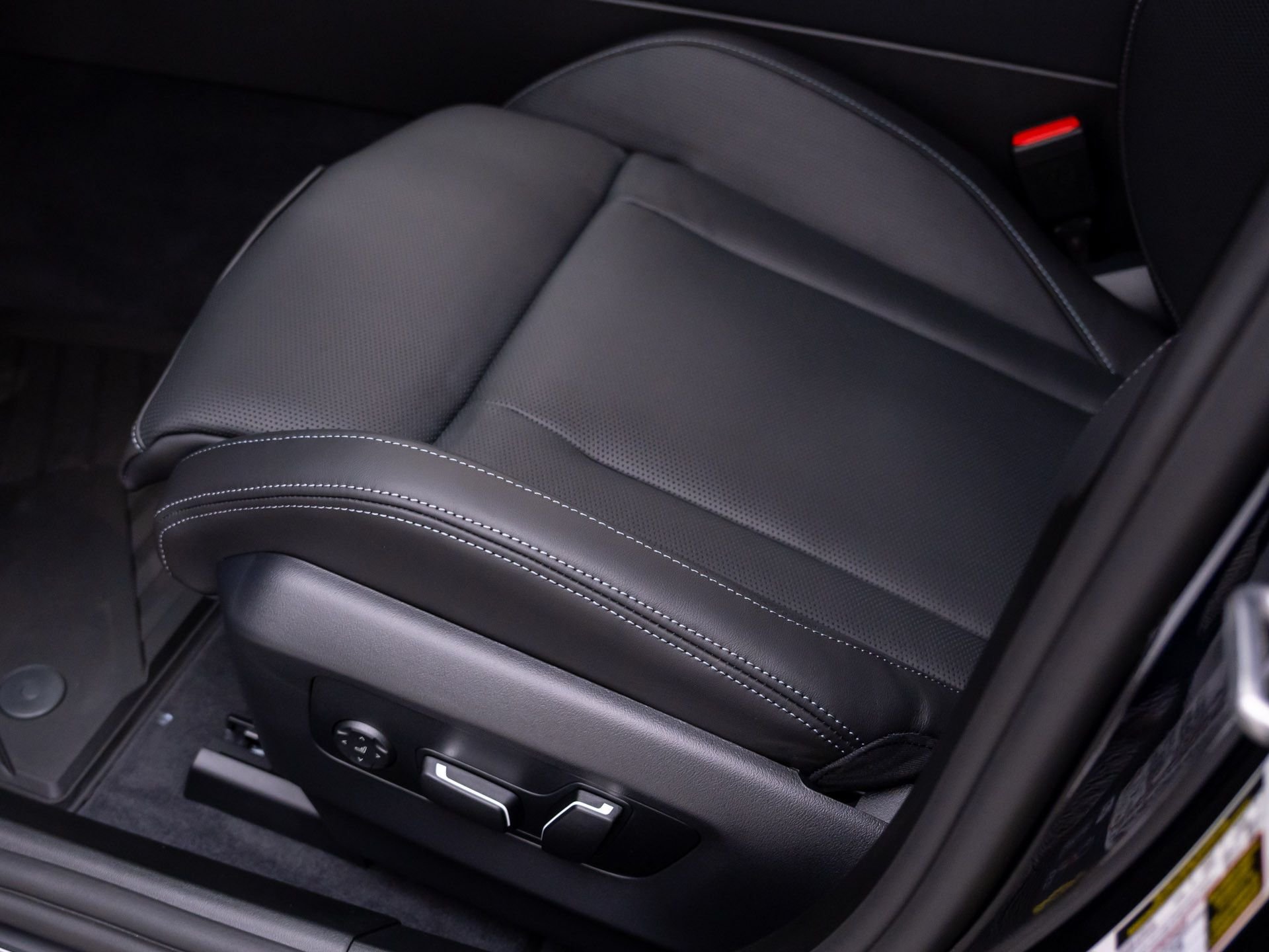 New 2027 BMW M5 w/ Carbon Package AWD/4WD image 17