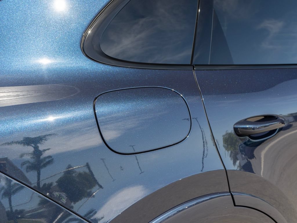 Used 2025 Porsche Cayenne GTS AWD/4WD image 15