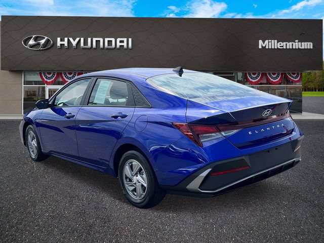 Certified 2025 Hyundai Elantra SE FWD image 6