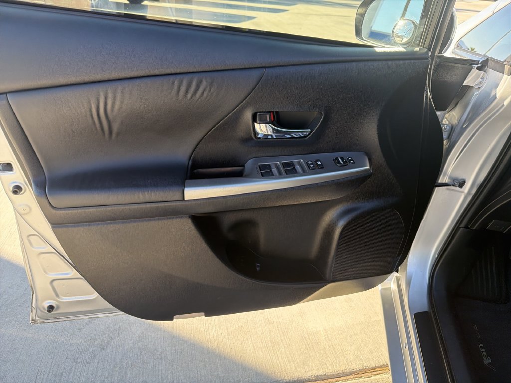 Used 2015 Toyota Prius V Four FWD image 9
