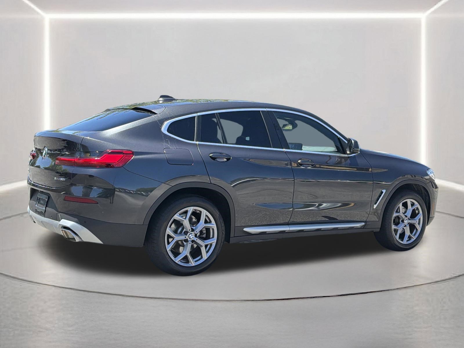 Used 2025 BMW X4 xDrive30i AWD/4WD image 29