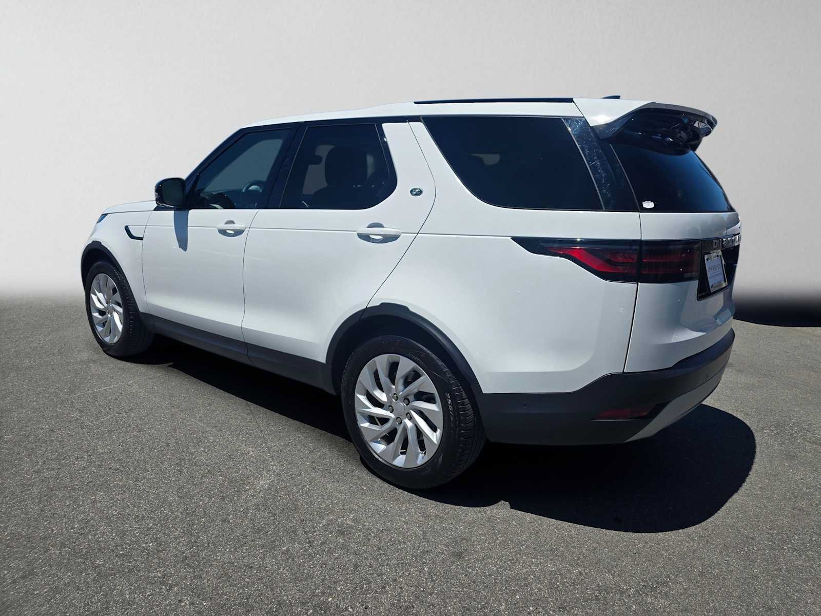 Used 2025 Land Rover Discovery S AWD/4WD image 3