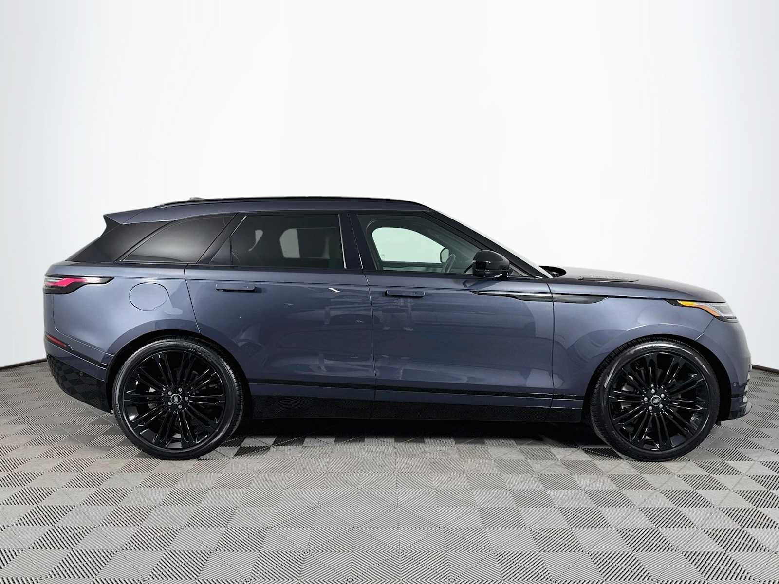 Used 2026 Land Rover Range Rover Velar Dynamic SE AWD/4WD image 4