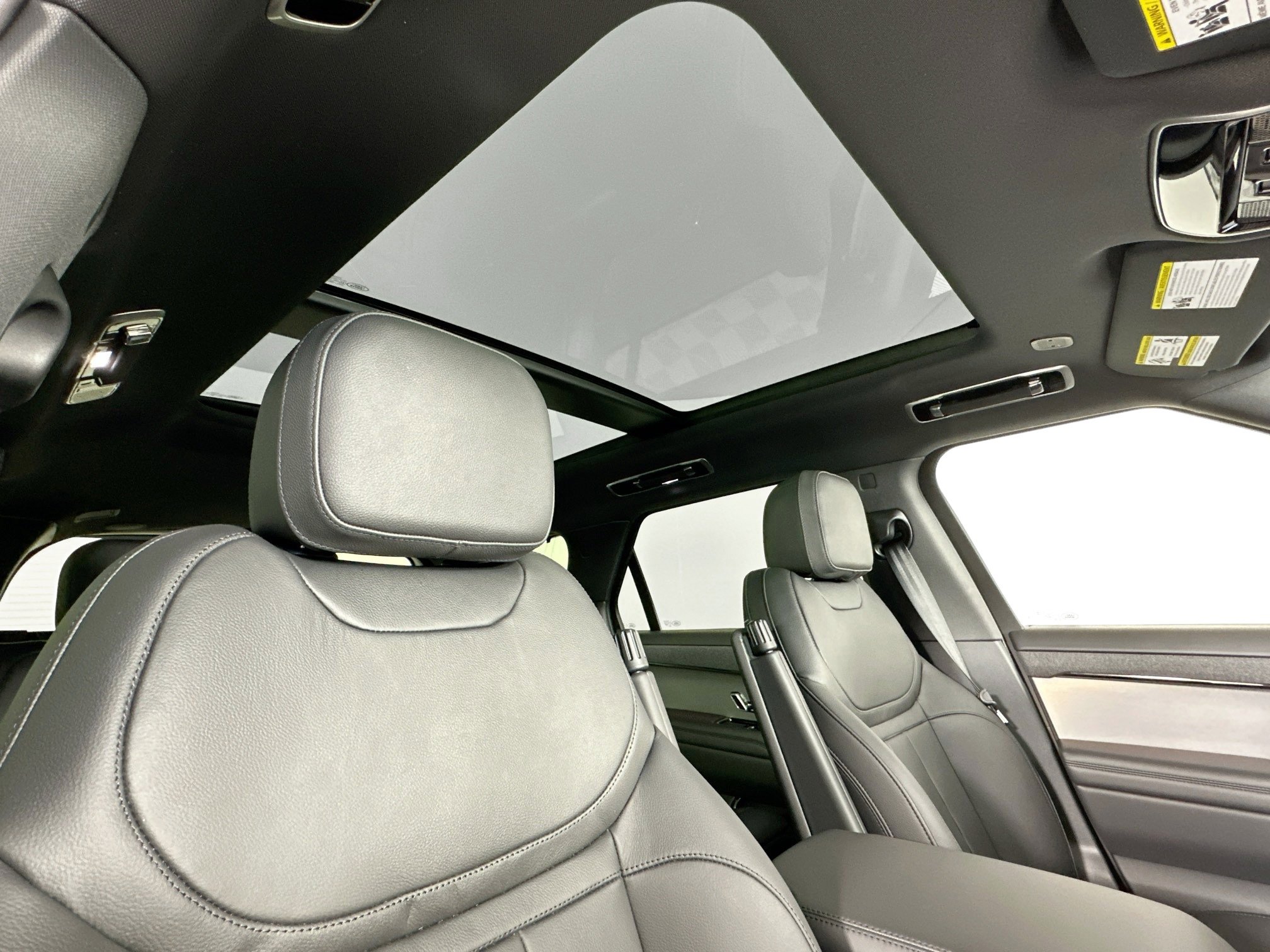 Used 2025 Land Rover Range Rover Sport image 19