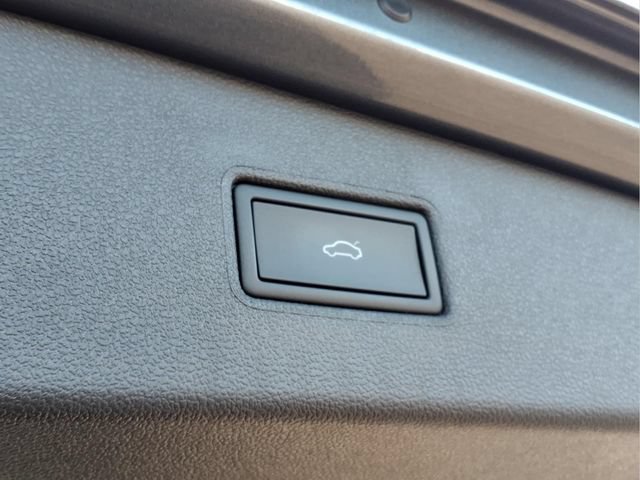 Used 2024 Volkswagen Tiguan SE AWD/4WD image 30