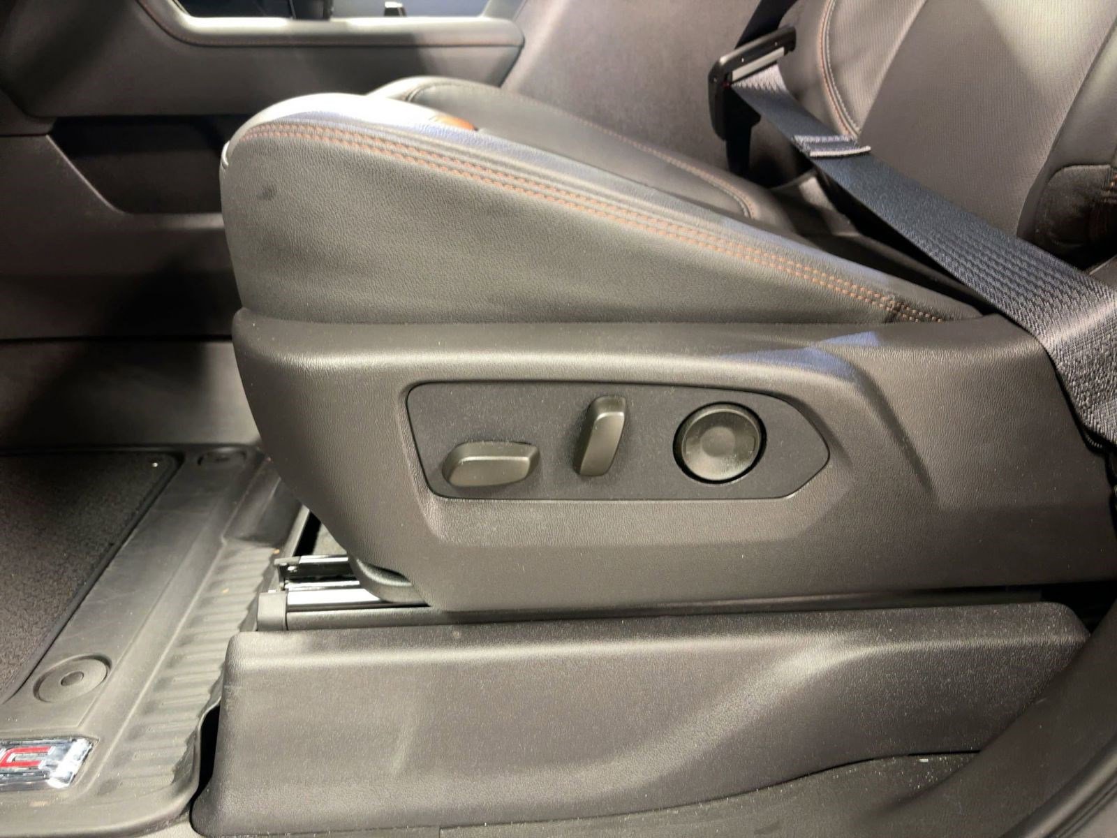 Used 2026 GMC Sierra 1500 AT4 w/ AT4 Premium Package image 12