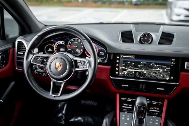 Used 2023 Porsche Cayenne Platinum Edition image 26