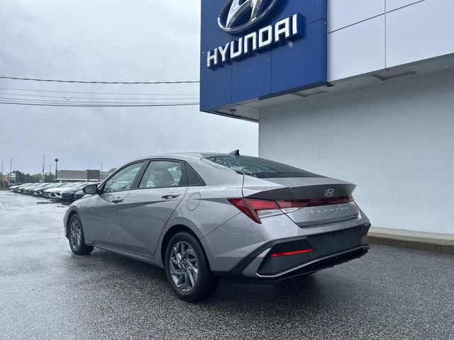 Certified 2024 Hyundai Elantra SEL FWD image 5