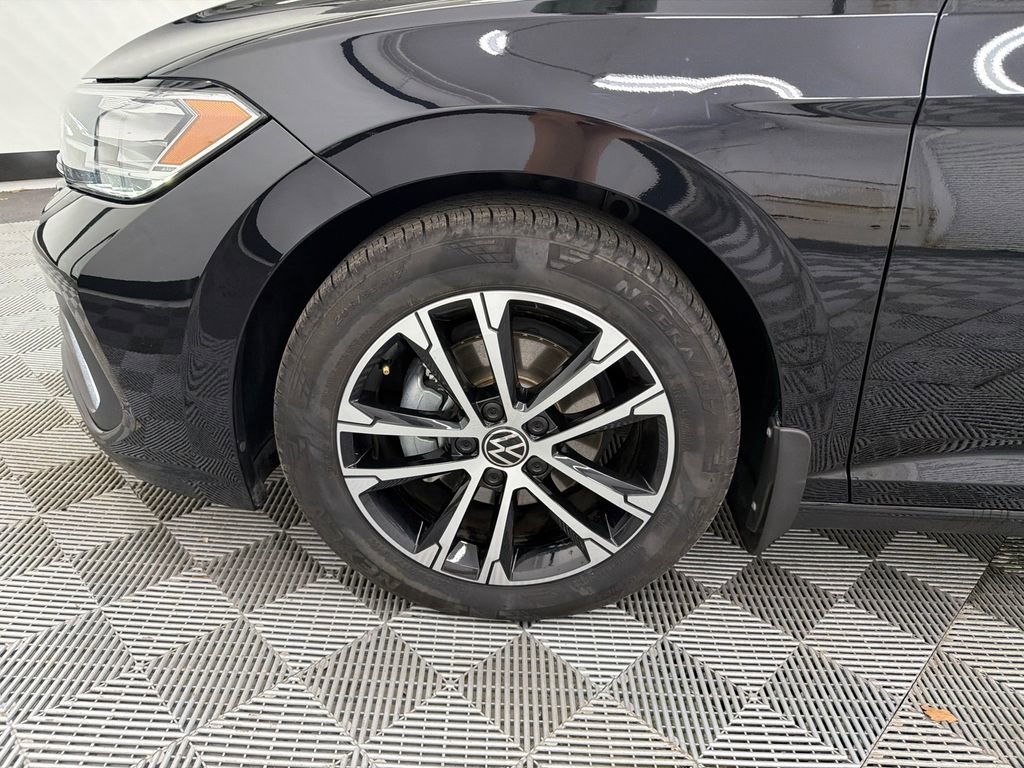 Used 2024 Volkswagen Jetta Sport FWD image 11