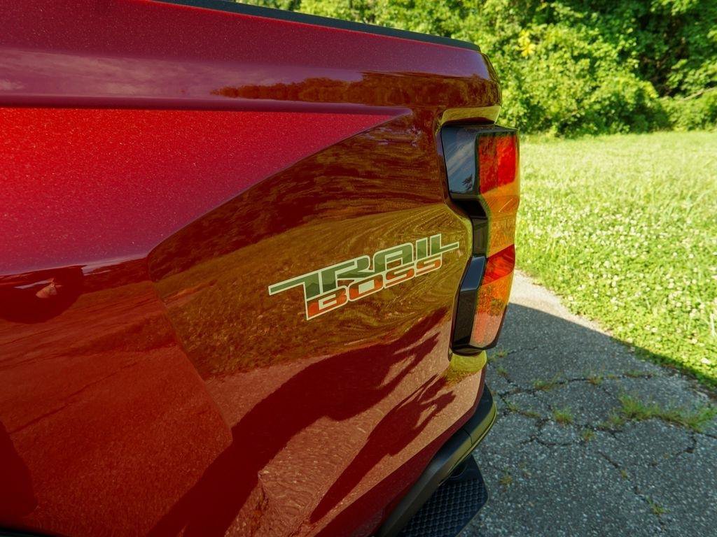 Used 2025 Chevrolet Colorado Trail Boss AWD/4WD image 8
