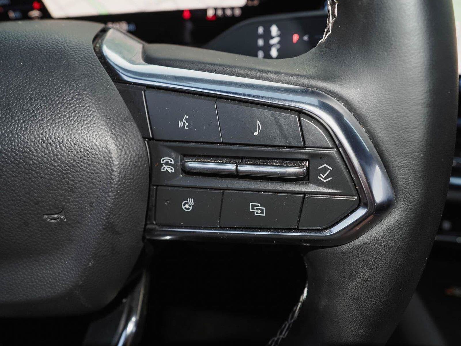 Certified 2025 Chevrolet Equinox EV LT w/ Convenience Package FWD image 23