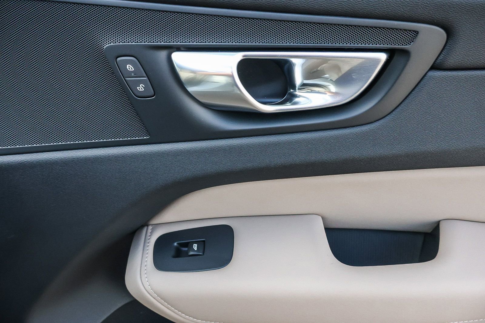 New 2026 Volvo XC60 B5 Plus w/ Climate Package image 19