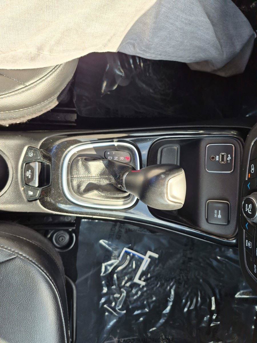 Used 2019 Jeep Compass Latitude FWD image 24