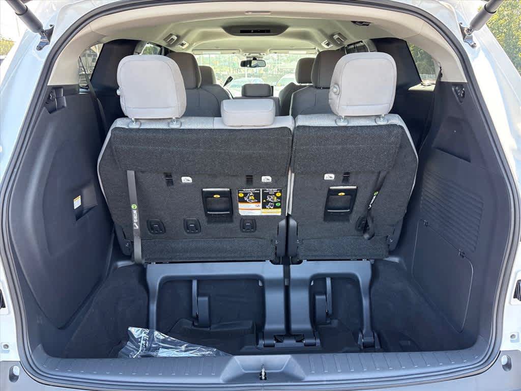 New 2026 Toyota Sienna LE FWD image 29