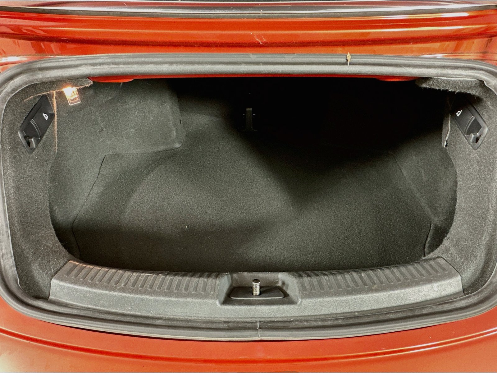 Used 2018 Volkswagen Beetle 2.0T SE FWD image 35