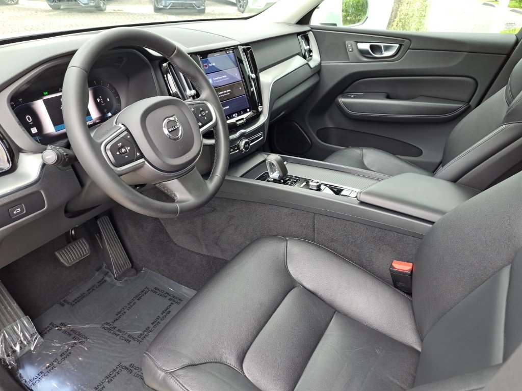 Used 2023 Volvo XC60 B5 Core w/ Protection Package Premier image 14