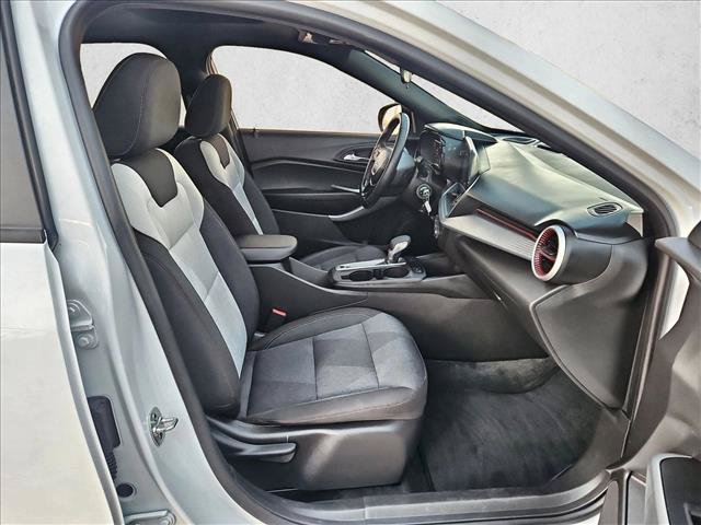Certified 2025 Chevrolet Trax RS w/ Sunroof Package FWD image 21